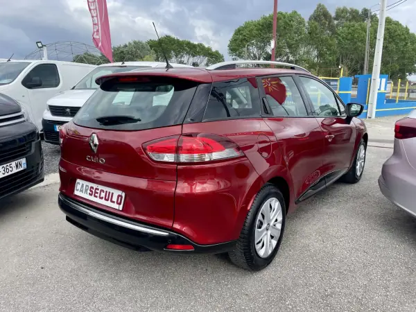 Renault Clio Sport Tourer 2018 - 11350 EUR, 87109 km - AUTO.MOTO.pt - 87109km - foto 6 de 27