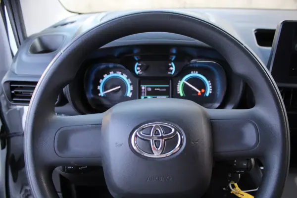 Toyota Proace Verso Electric 2022 - 22750 EUR, 52000 km - AUTO.MOTO.pt - 52000km - foto 11 de 28
