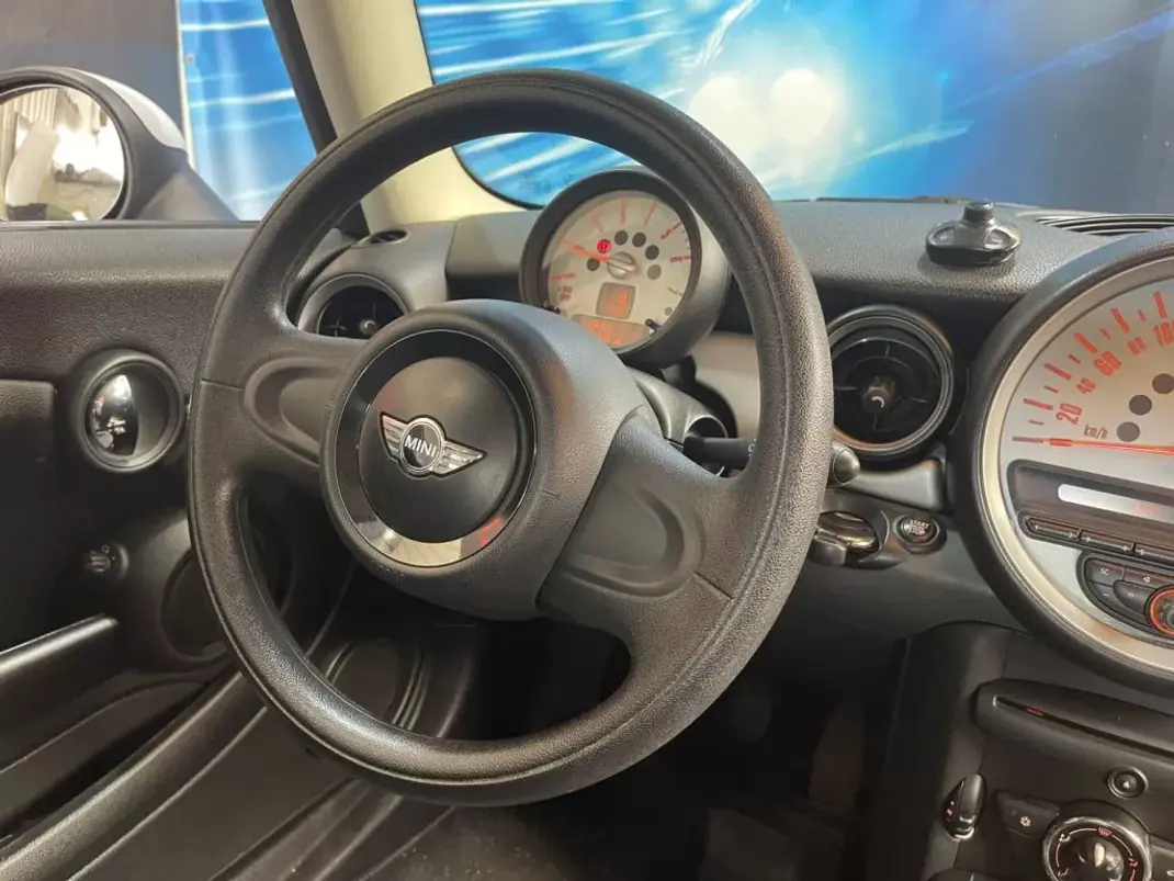 MINI One 2011 - 8500 EUR, 230000 km - AUTO.MOTO.pt - 230000km - foto 31 de 35