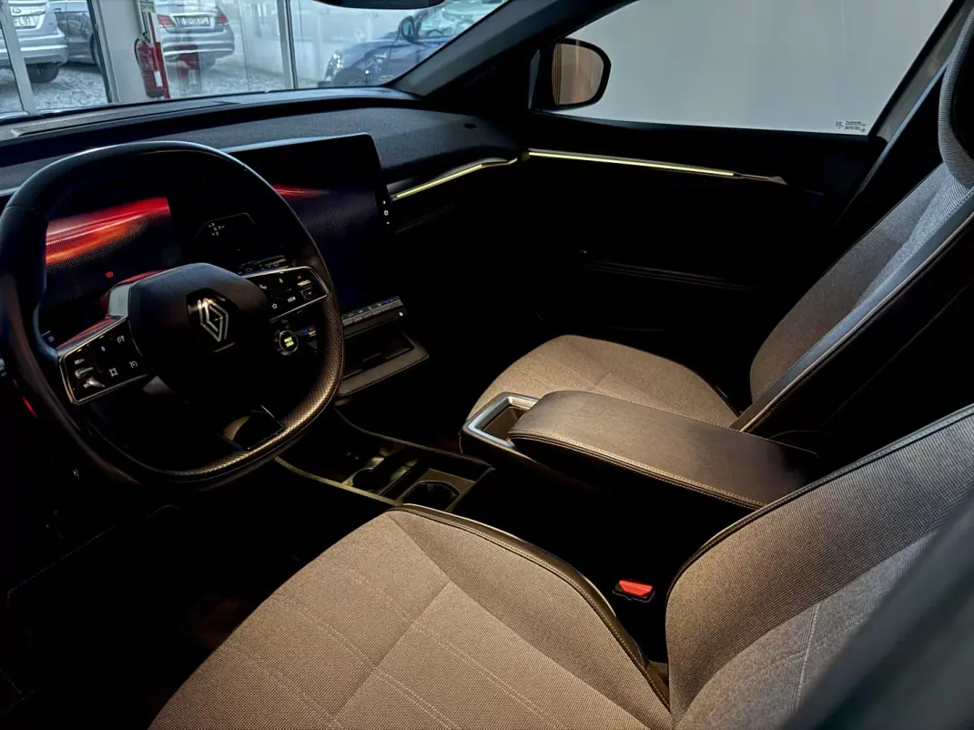 Renault Mégane E-Tech 2022 - 24999 EUR, 27000 km - AUTO.MOTO.pt - 27000km - foto 105 de 116