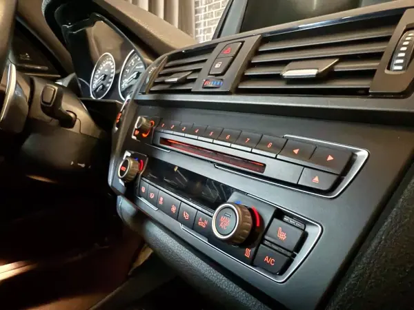 BMW M135i 2014 - 29490 EUR, 91000 km - AUTO.MOTO.pt - 91000km - foto 13 de 15