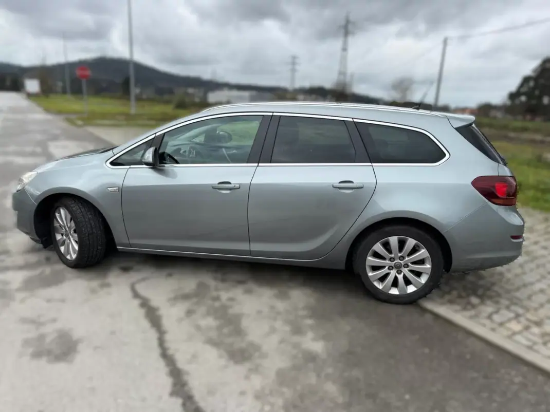Opel Astra Sports Tourer 2011 - 7490 EUR, 175851 km - AUTO.MOTO.pt - 175851km - foto 3 de 21