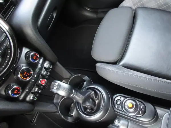 MINI 3 Portas 2018 - 18490 EUR, 164000 km - AUTO.MOTO.pt - 164000km - foto 38 de 53