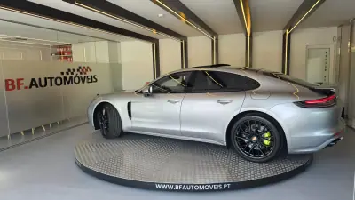 Porsche Panamera 2023 - 97500 EUR, 25369 km - AUTO.MOTO.pt - 25369km - foto 13 de 53