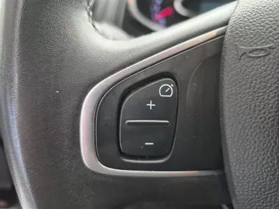 Renault Clio Sport Tourer 2018 - 11250 EUR, 87756 km - AUTO.MOTO.pt - 87756km - foto 25 de 30