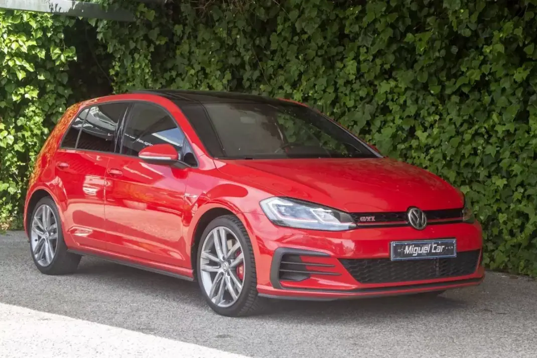 Volkswagen Golf 2019 - 23900 EUR, 105500 km - AUTO.MOTO.pt - 105500km - foto 1 de 18