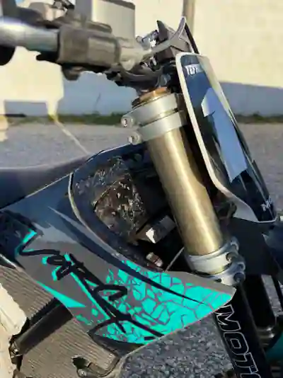 Stark Varg MX 2024 - 10000 EUR, 1 km - AUTO.MOTO.pt - 1km - foto 4 de 13