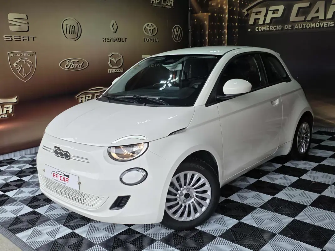 Fiat 500e 2023 - 15990 EUR, 8000 km - AUTO.MOTO.pt - 8000km - foto 1 de 20