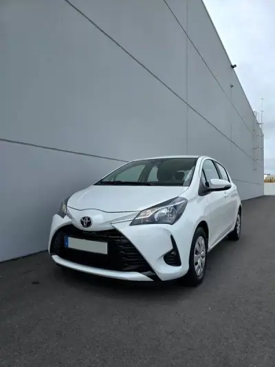 Toyota Yaris 2019 - 11500 EUR, 35900 km - AUTO.MOTO.pt - 35900km - foto 1 de 21
