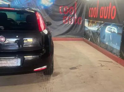Fiat Punto 2018 - 8500 EUR, 105000 km - AUTO.MOTO.pt - 105000km - foto 16 de 41