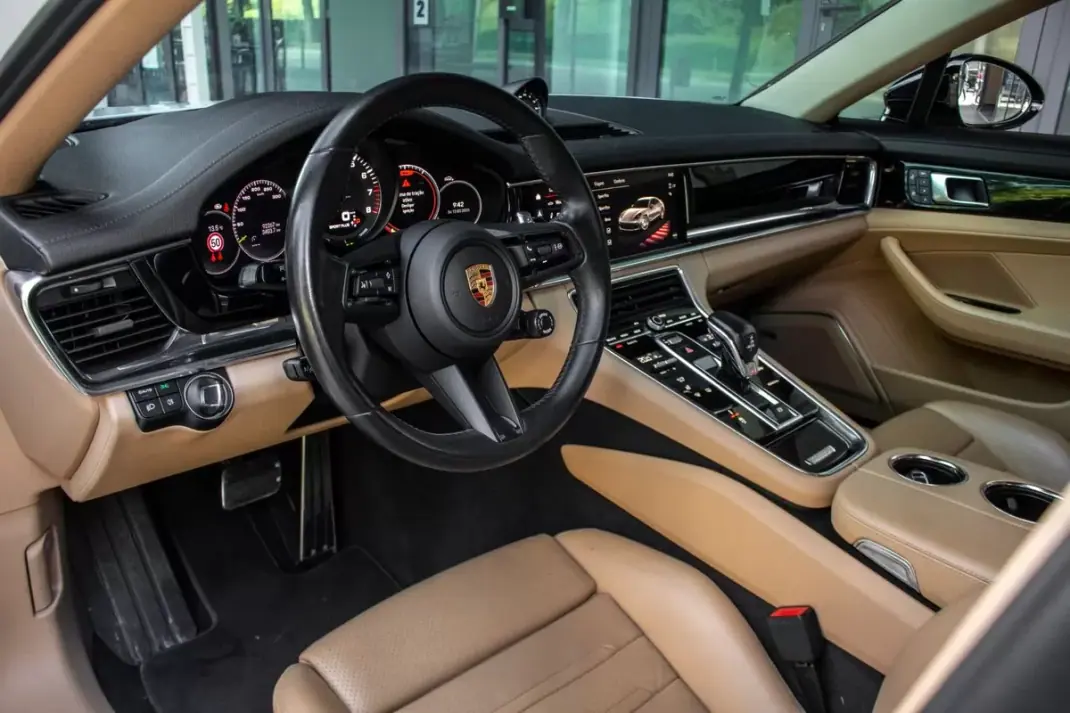 Porsche Panamera 2022 - 99950 EUR, 92267 km - AUTO.MOTO.pt - 92267km - foto 27 de 49