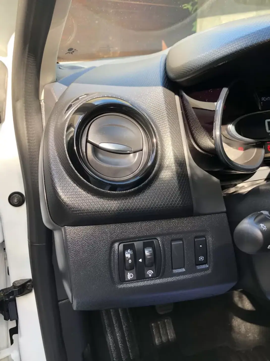 Renault Clio 2017 - 8900 EUR, 137000 km - 137000km - foto 13 de 27