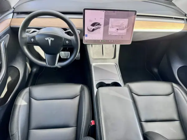 Tesla Model Y 2022 - 39990 EUR, 59000 km - AUTO.MOTO.pt - 59000km - foto 10 de 21