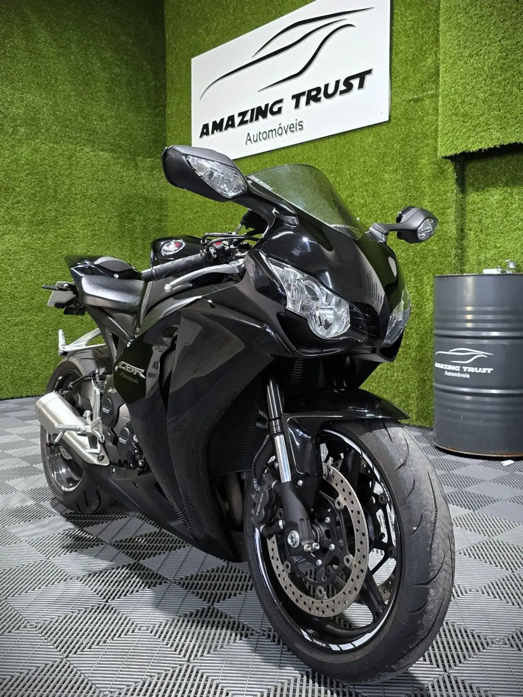 Honda CBR 1000RR 2008 - 8950 EUR, 32000 km - AUTO.MOTO.pt - 32000km - foto 1 de 15