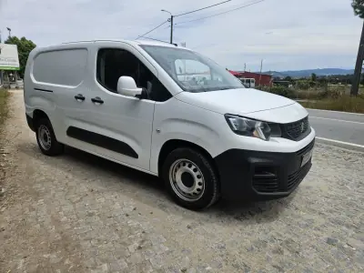 Peugeot PARTENER 2018 - 11500 EUR, 212000 km - AUTO.MOTO.pt - 212000km - foto 3 de 6