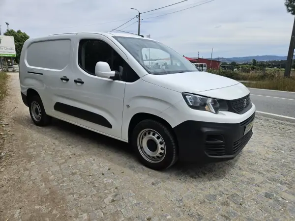 Peugeot PARTENER 2018 - 11500 EUR, 212000 km - AUTO.MOTO.pt - 212000km - foto 3 de 6