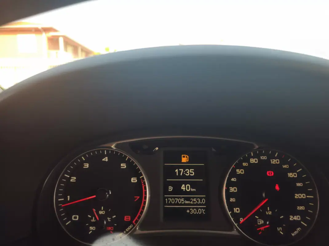 Audi A1 2011 - 8750 EUR, 170600 km - AUTO.MOTO.pt - 170600km - foto 7 de 11