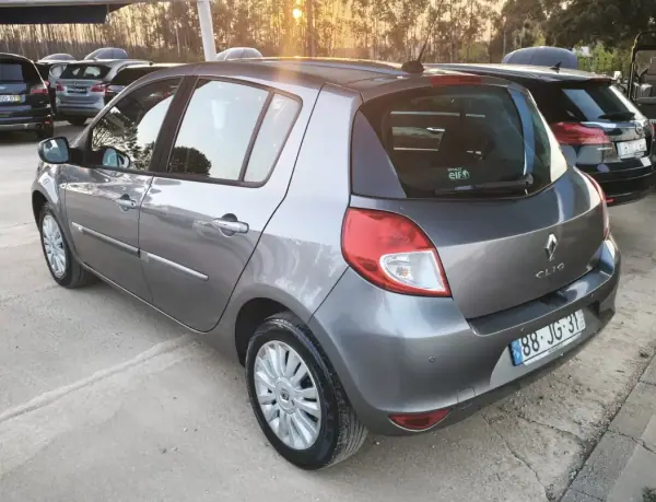 Renault Clio 2010 - 5990 EUR, 290000 km - AUTO.MOTO.pt - 290000km - foto 4 de 15