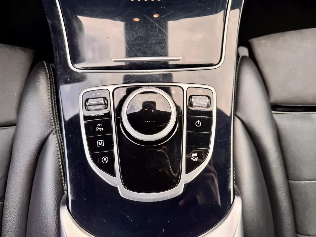 Mercedes-Benz GLC 250 2018 - 34990 EUR, 175000 km - AUTO.MOTO.pt - 175000km - foto 21 de 33