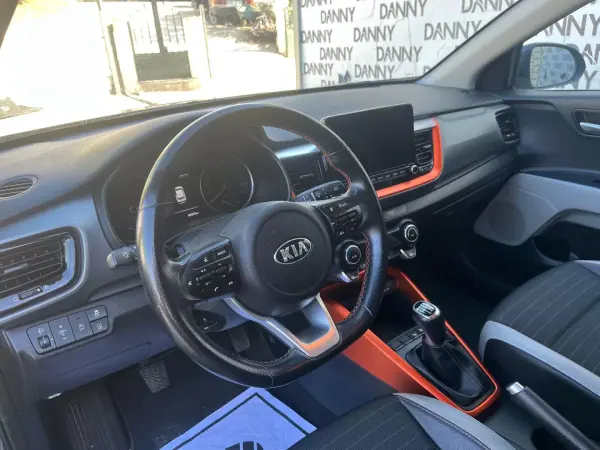 Kia Stonic 2021 - 17900 EUR, 82000 km - AUTO.MOTO.pt - 82000km - foto 10 de 12