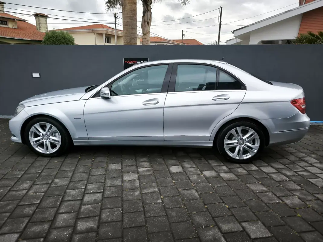 Mercedes-Benz C 220 2011 - 8950 EUR, 430000 km - AUTO.MOTO.pt - 430000km - foto 11 de 52