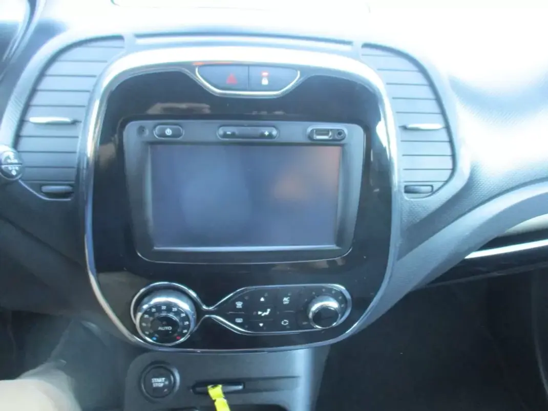 Renault Captur 2015 - 9990 EUR, 130000 km - 130000km - foto 12 de 22