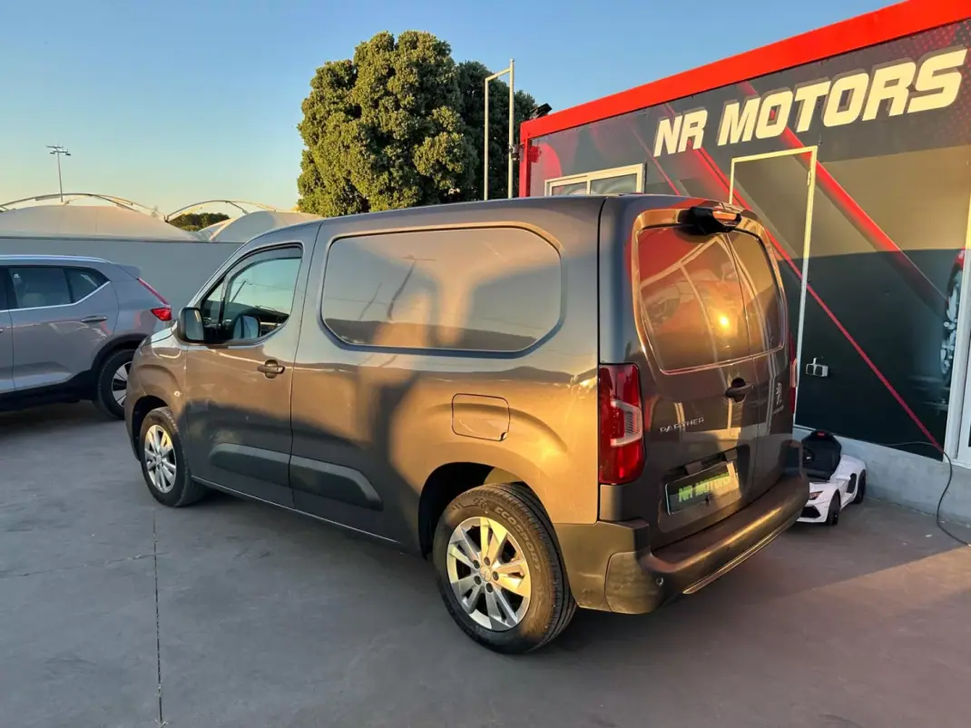 Peugeot PARTNER GIRAFON 2020 - 12990 EUR, 80000 km - AUTO.MOTO.pt - 80000km - foto 5 de 16
