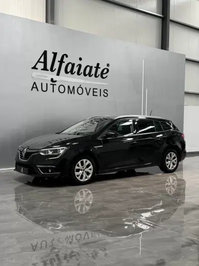 Renault Mégane Sport Tourer 2020 - 15990 EUR, 80000 km - AUTO.MOTO.pt - 80000km - foto 9 de 26