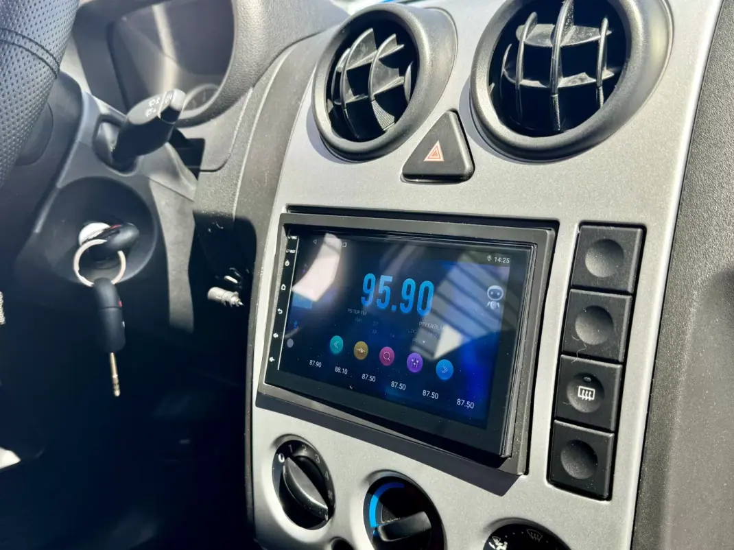 Ford Fusion 2004 - 3950 EUR, 135000 km - AUTO.MOTO.pt - 135000km - foto 18 de 20