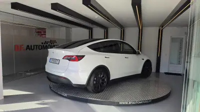 Tesla Model Y 2023 — photo 4 of 47