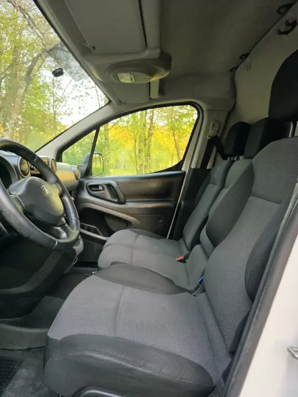 Peugeot Partner 2016 - 9990 EUR, 176000 km - AUTO.MOTO.pt - 176000km - foto 18 de 24