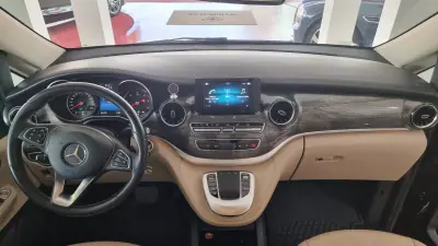 Mercedes-Benz V 300 2022 - 70000 EUR, 119675 km - AUTO.MOTO.pt - 119675km - foto 6 de 20