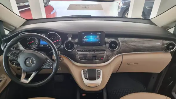Mercedes-Benz V 300 2022 - 70000 EUR, 119675 km - AUTO.MOTO.pt - 119675km - foto 6 de 20