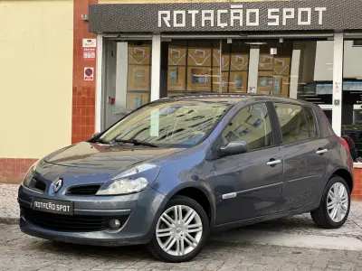Renault Clio 2008 - 4990 EUR, 255000 km - AUTO.MOTO.pt - 255000km - foto 12 de 31