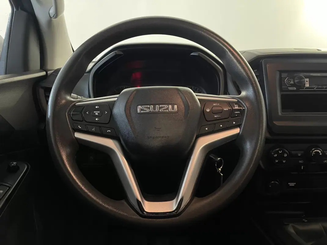 Isuzu D-Max 2023 - 32950 EUR, 32000 km - AUTO.MOTO.pt - 32000km - foto 14 de 26
