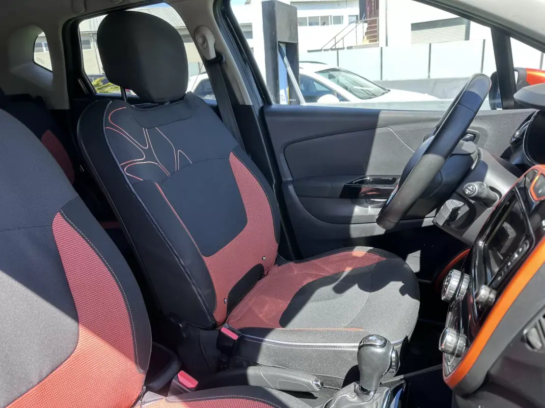 Renault Captur 2014 - 9900 EUR, 217000 km - AUTO.MOTO.pt - 217000km - foto 55 de 60