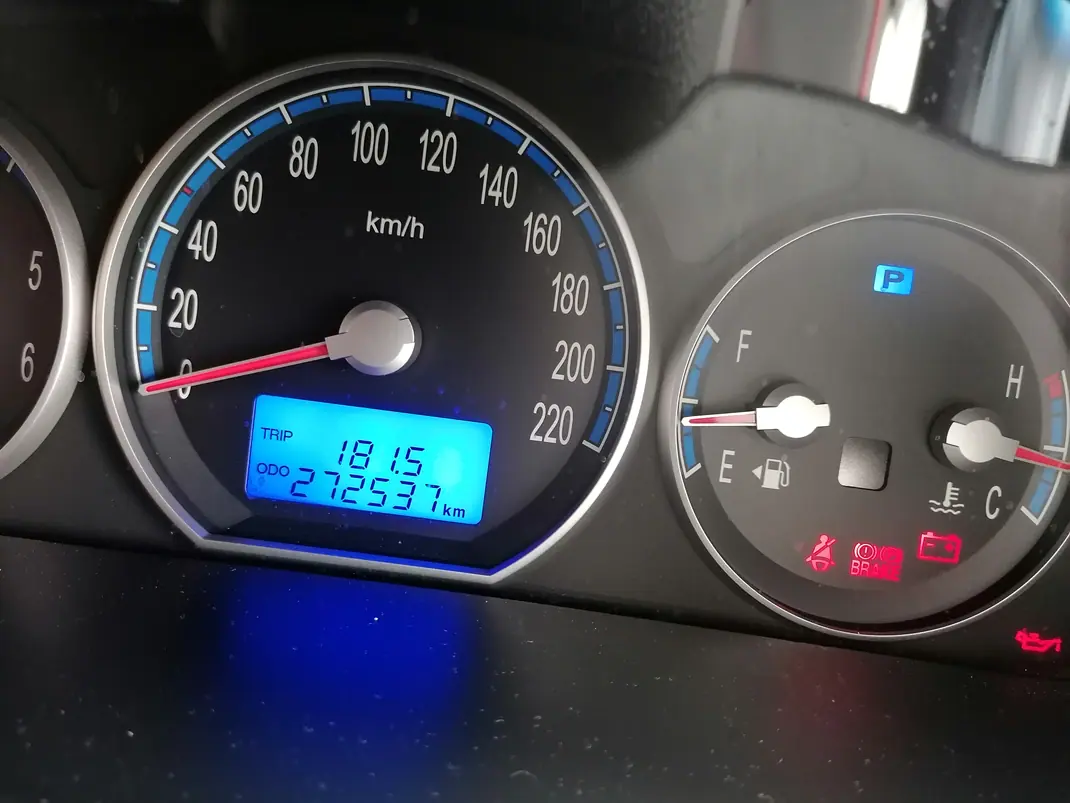 Hyundai Santa Fe 2007 - 5950 EUR, 275000 km - AUTO.MOTO.pt - 275000km - foto 3 de 6