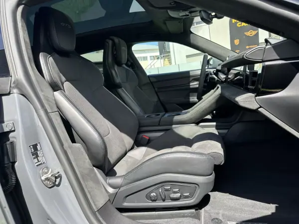 Porsche Taycan Sport Turismo 2025 - 130000 EUR, 19000 km - AUTO.MOTO.pt - 19000km - foto 61 de 78