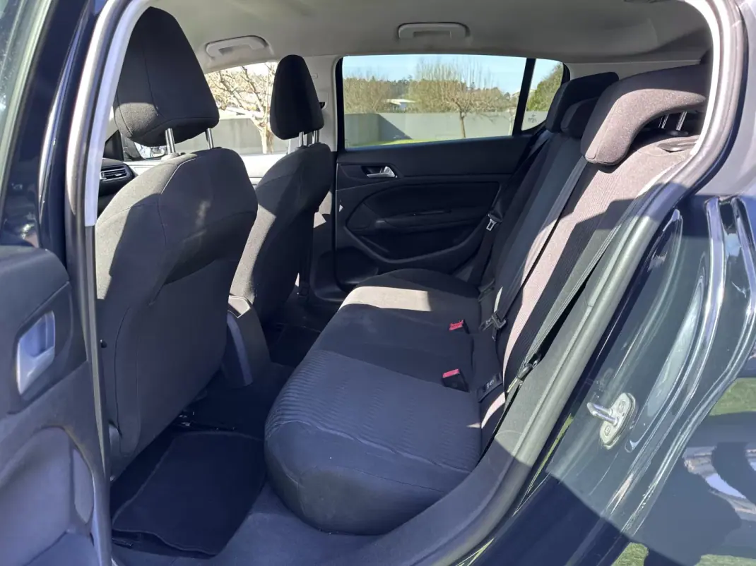 Peugeot 308 2018 - 12500 EUR, 280000 km - AUTO.MOTO.pt - 280000km - foto 29 de 41