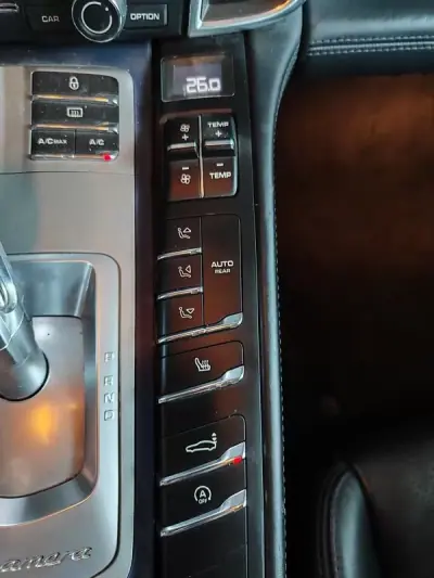 Porsche Panamera 2011 - 39500 EUR, 139500 km - AUTO.MOTO.pt - 139500km - foto 31 de 37