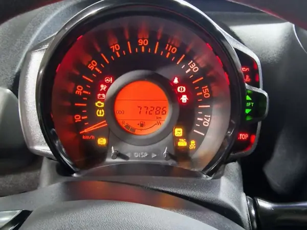 Citroën C1 2016 - 9990 EUR, 77286 km - AUTO.MOTO.pt - 77286km - foto 17 de 36