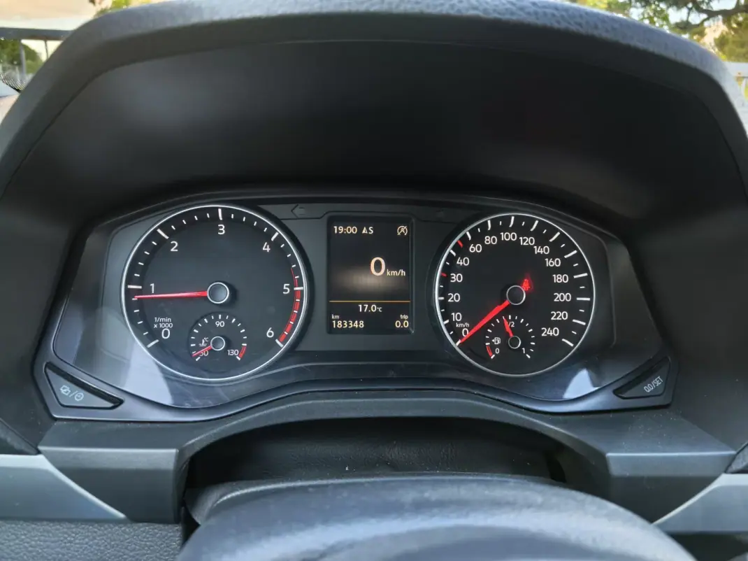 Volkswagen Amarok 2019 - 37000 EUR, 185000 km - AUTO.MOTO.pt - 185000km - foto 17 de 17