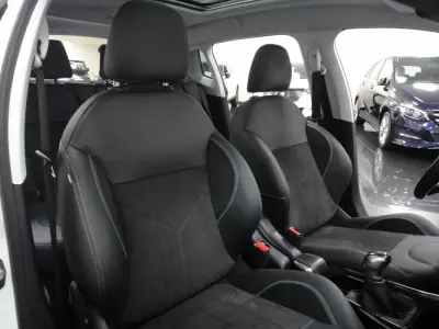 Peugeot 2008 2019 - 11250 EUR, 90000 km - AUTO.MOTO.pt - 90000km - foto 26 de 32