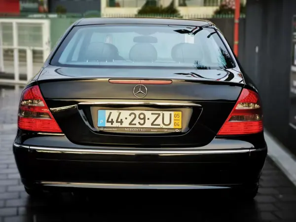 Mercedes-Benz E 220 2005 - 10950 EUR, 175000 km - AUTO.MOTO.pt - 175000km - foto 12 de 43
