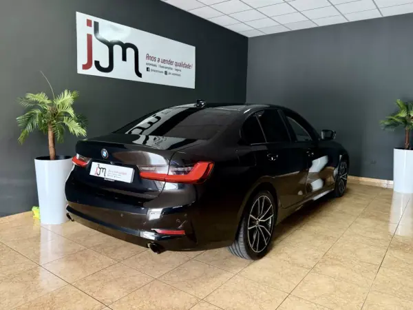BMW 320 2019 - 21990 EUR, 243987 km - AUTO.MOTO.pt - 243987km - foto 4 de 18