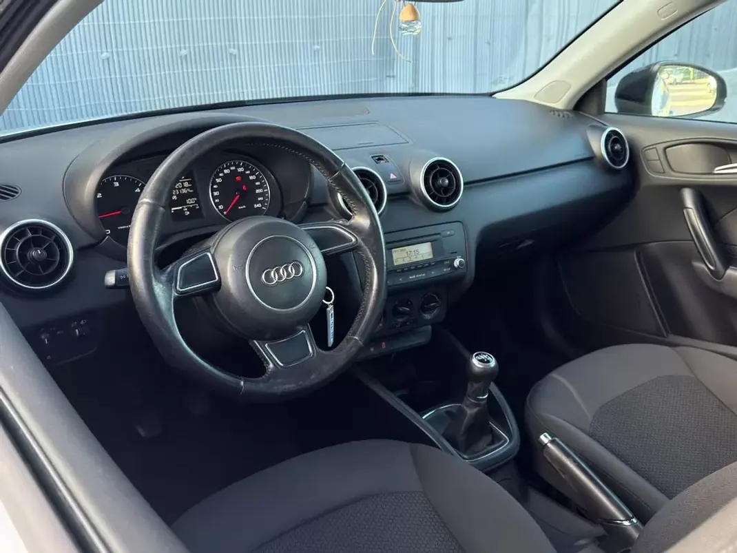 Audi A1 2012 - 8950 EUR, 229900 km - AUTO.MOTO.pt - 229900km - foto 4 de 22
