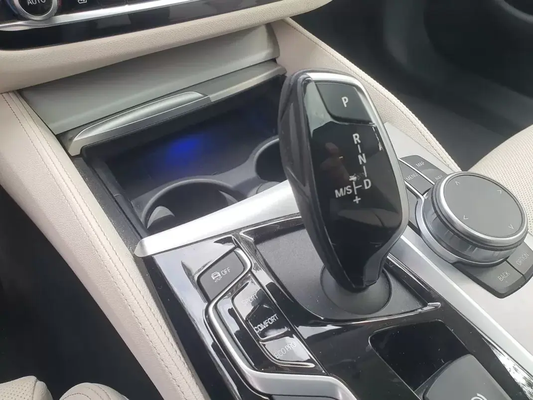 BMW 530e 2019 - 31990 EUR, 7558 km - AUTO.MOTO.pt - 7558km - foto 9 de 27