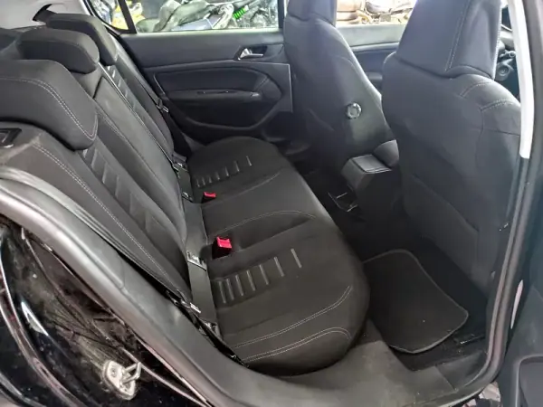 Peugeot 308 2014 - 8980 EUR, 165000 km - AUTO.MOTO.pt - 165000km - foto 6 de 22