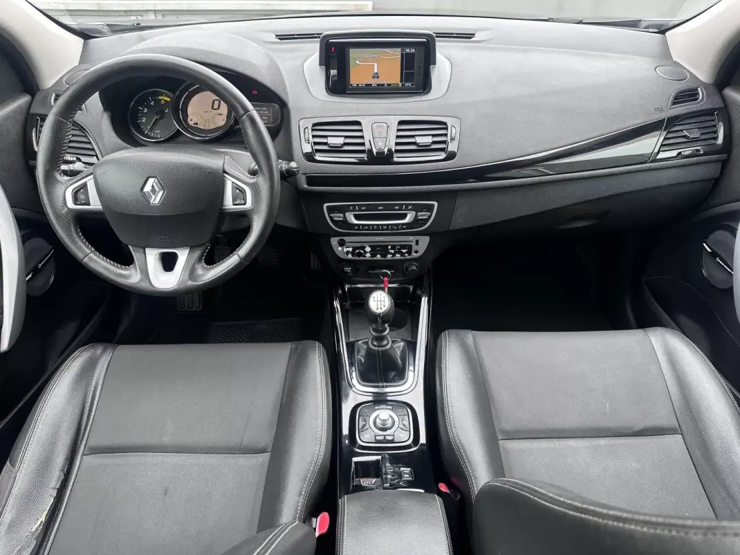 Renault Mégane 2012 - 7900 EUR, 270000 km - AUTO.MOTO.pt - 270000km - foto 25 de 36