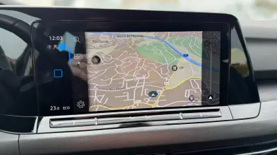 Volkswagen Golf 2021 - 21500 EUR, 96839 km - AUTO.MOTO.pt - 96839km - foto 31 de 38